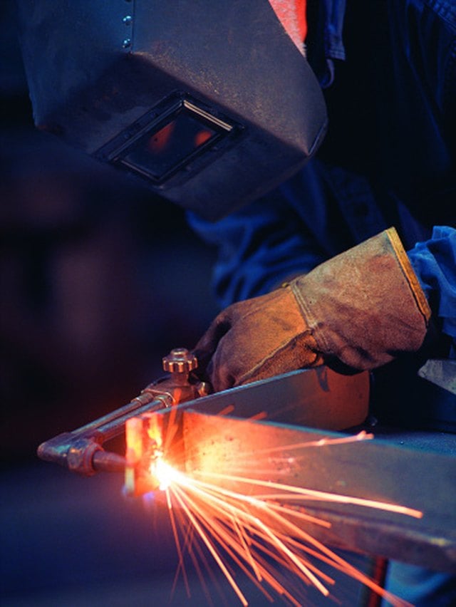 How to Weld Metal to Metal With a Blow Torch