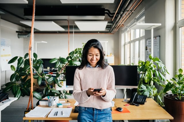 The Advantages & Disadvantages of Being a Salaried Employee