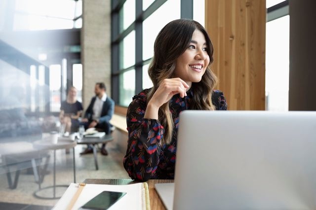 Differences Between a Checking Account Number & a Routing Number