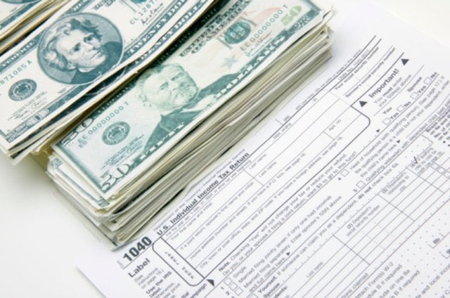 What Is the Difference Between State & Federal Taxes?