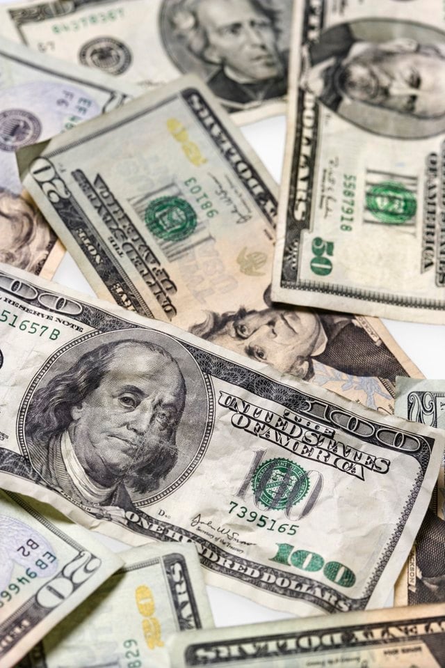 How Much Money Can a Dependent Make & Still Be Claimed on Income Taxes?