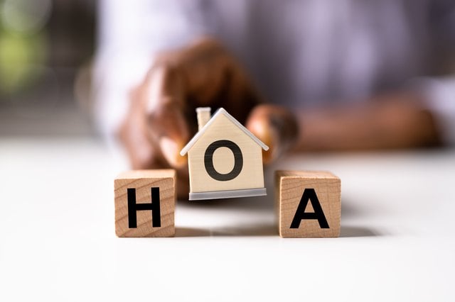 The Difference Between HOA Fees & Regime Fees