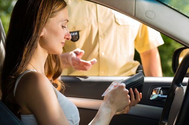 Does a Traffic Warrant Show in a Criminal Background Check?
