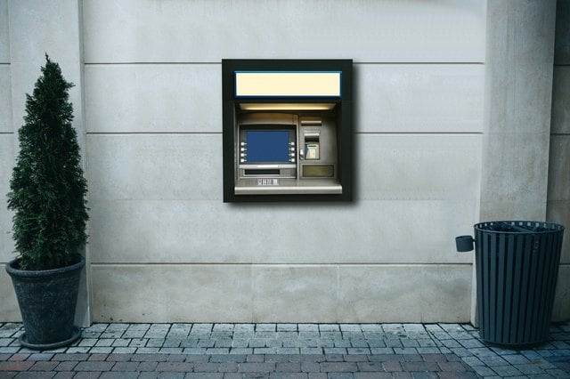 What Will Happen to My Automatic Payroll Deposit if a Bank Closed My Account?