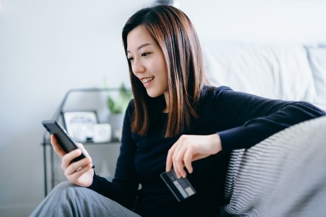How to Contact Visa to Verify Credit Card Numbers