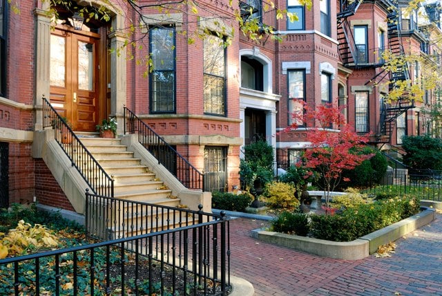 Differences Between a Row House & a Town House
