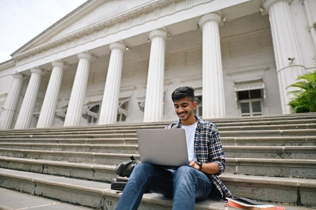 What Does Disbursement Mean on a Student Loan?