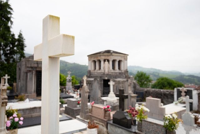 The Salary of a Cemetery Sales Rep