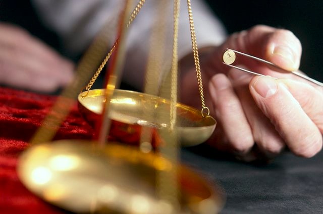 How to Measure the Weight Value of Gold & Silver