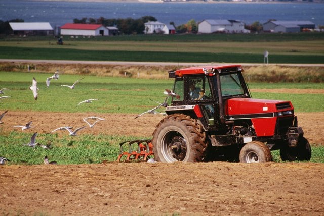 How to Deduct Tractors as a Farm Expense