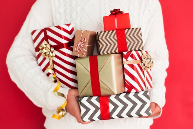 How Much of My Income Should I Spend on Christmas?