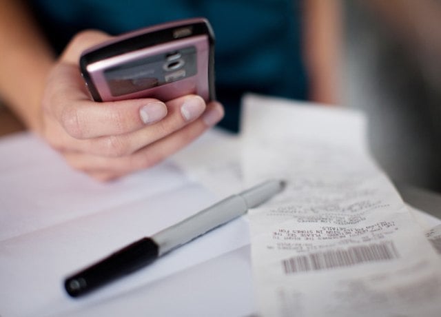 How to Check Account Balance on a Cell Phone