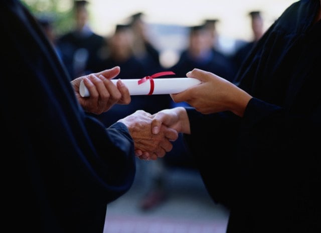 College Grants for Students With Divorced Parents