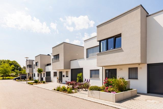 Differences Between Subsidized Housing & Nonsubsidized Housing
