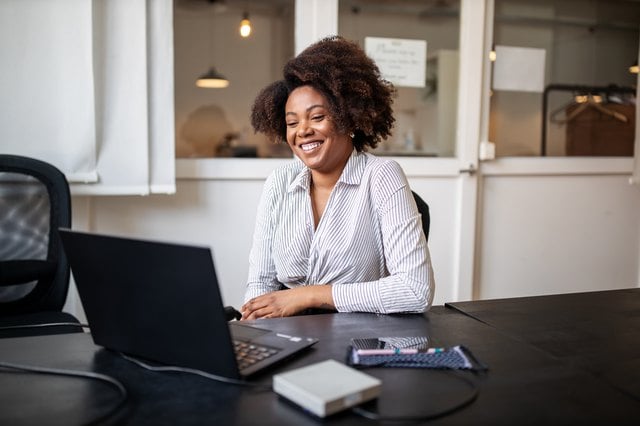 The Tax Differences Between a Bonus & a Commission