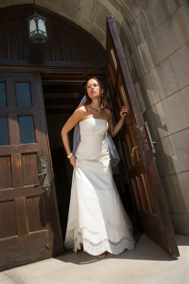 Tips for Selling a Wedding Dress on Craigslist